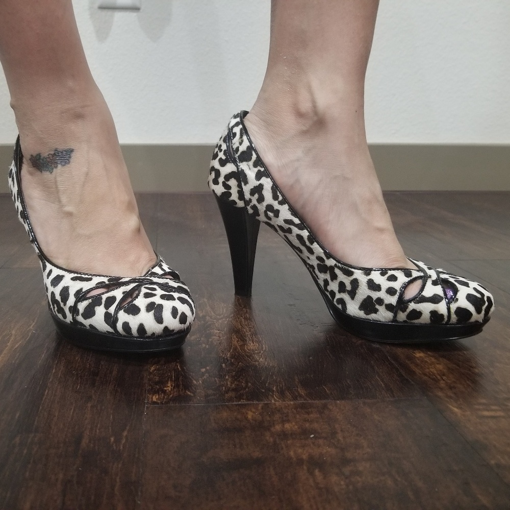 White House Black Market pump heels